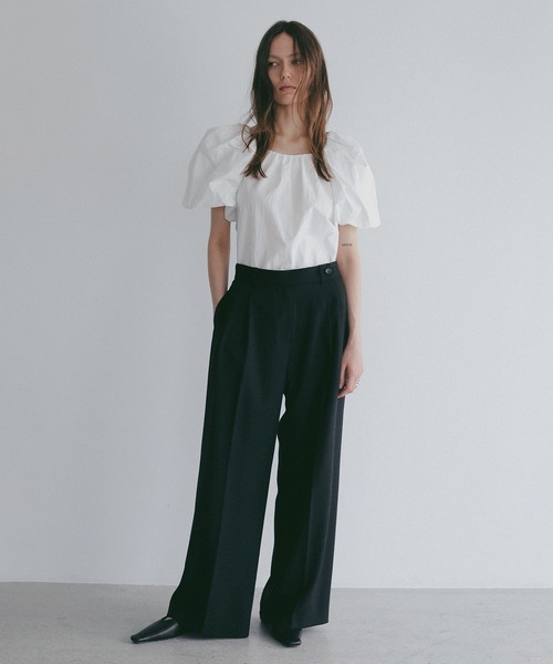 MANOF(マノフ)の「TUCK WIDE PANTS(その他パンツ・レディース・アイボリー/ベージュ/グリーン/ブラック・S/M)」の18枚目の写真