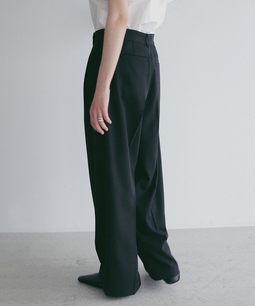 MANOF(マノフ)の「TUCK WIDE PANTS(その他パンツ・レディース・アイボリー/ベージュ/グリーン/ブラック・S/M)」の21枚目の写真