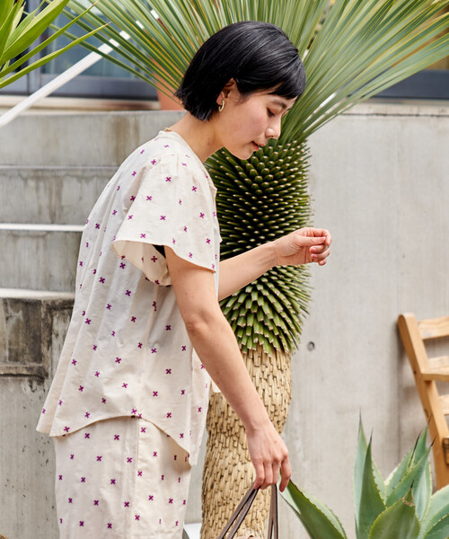 FREAK'S STORE(フリークスストア)の「インド 総柄刺繍 袖フリルブラウス<セットアップ対応>(シャツ/ブラウス・レディース・オフホワイト/ブラック・フリ-)」の4枚目の写真