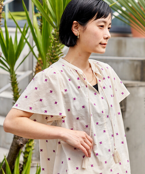 FREAK'S STORE(フリークスストア)の「インド 総柄刺繍 袖フリルブラウス<セットアップ対応>(シャツ/ブラウス・レディース・オフホワイト/ブラック・フリ-)」の8枚目の写真