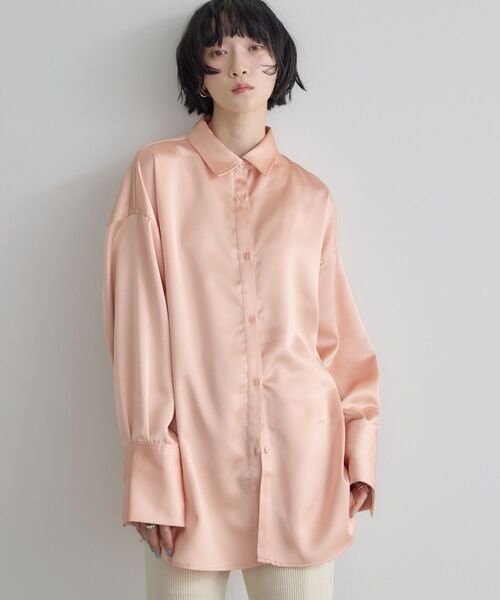 kivi(キヴィ)の「サテンBIGシャツ(シャツ/ブラウス・レディース・ライトオレンジ系/ライトブルー/ナチュラル・FREE)」の15枚目の写真