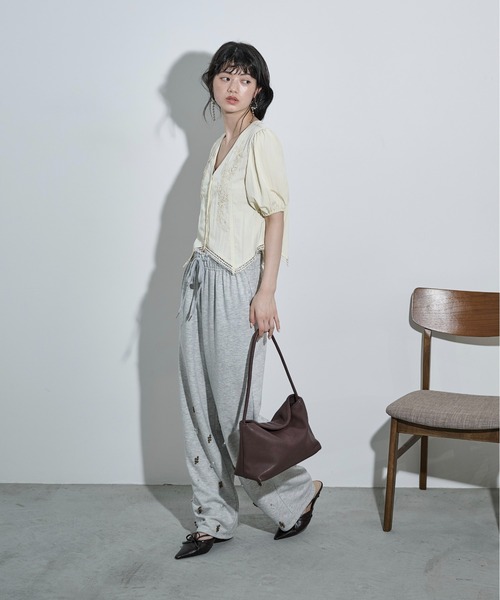 THE YOn(ザヨン)の「ワンハンドルフラップスクエアバッグ(ショルダーバッグ・レディース・ブラウン/ブラック/アイボリー・FREE)」の11枚目の写真