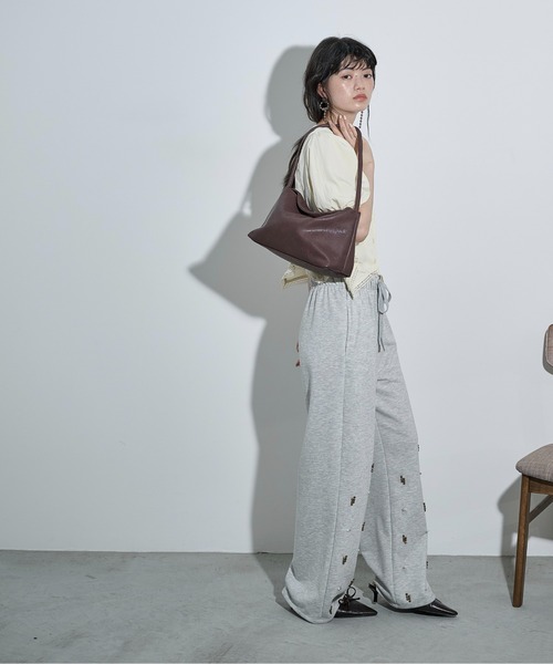 THE YOn(ザヨン)の「ワンハンドルフラップスクエアバッグ(ショルダーバッグ・レディース・ブラウン/ブラック/アイボリー・FREE)」の12枚目の写真