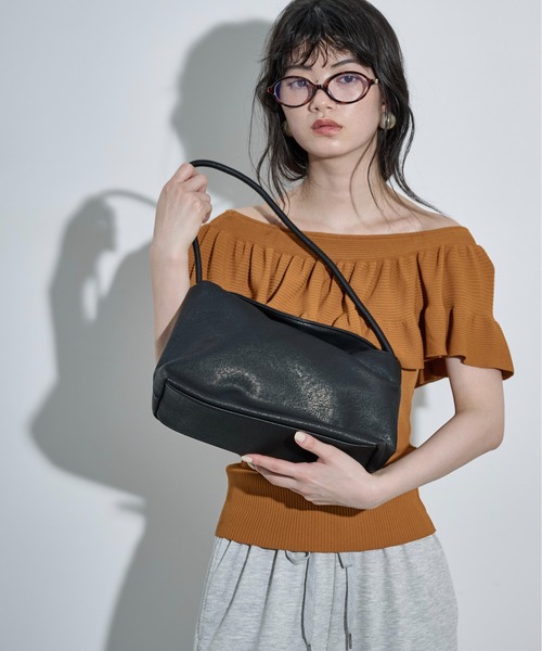 THE YOn(ザヨン)の「ワンハンドルフラップスクエアバッグ(ショルダーバッグ・レディース・ブラウン/ブラック/アイボリー・FREE)」の13枚目の写真