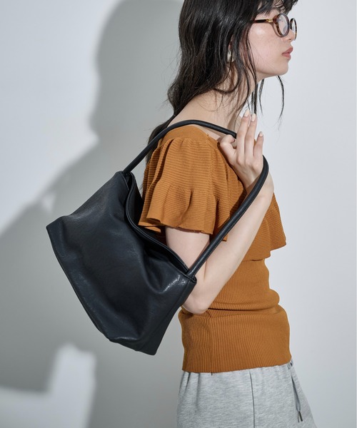 THE YOn(ザヨン)の「ワンハンドルフラップスクエアバッグ(ショルダーバッグ・レディース・ブラウン/ブラック/アイボリー・FREE)」の15枚目の写真