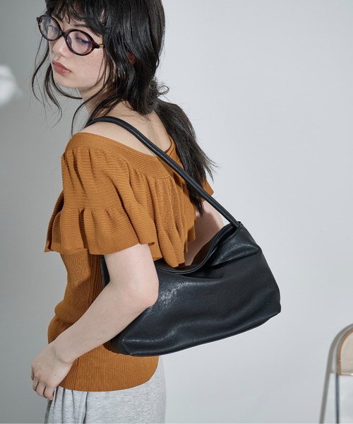 THE YOn(ザヨン)の「ワンハンドルフラップスクエアバッグ(ショルダーバッグ・レディース・ブラウン/ブラック/アイボリー・FREE)」の14枚目の写真