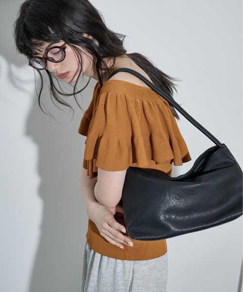 THE YOn(ザヨン)の「ワンハンドルフラップスクエアバッグ(ショルダーバッグ・レディース・ブラウン/ブラック/アイボリー・FREE)」の16枚目の写真