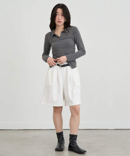 NUJOH(ヌゾ)の「Twist Detail Collar Long Sleeve Top / ツイストディテールカラーロングスリーブトップ(Tシャツ/カットソー・レディース・ブラック/アイボリー/チャコールグレー/ブラウン・FREE)」の2枚目の写真