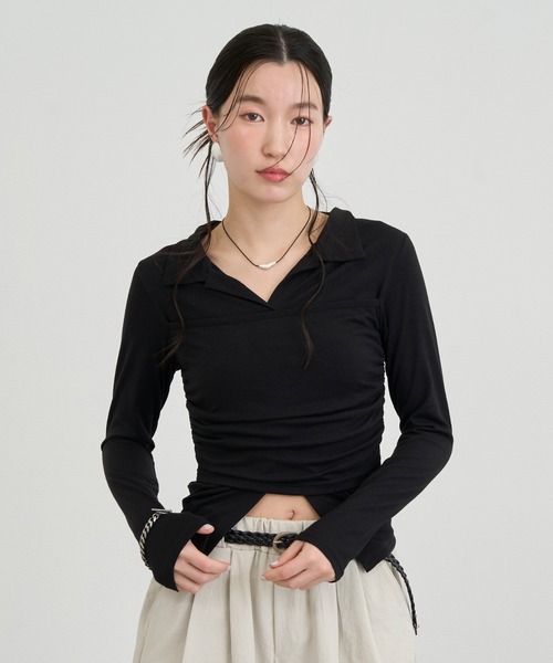 NUJOH(ヌゾ)の「Twist Detail Collar Long Sleeve Top / ツイストディテールカラーロングスリーブトップ(Tシャツ/カットソー・レディース・ブラック/アイボリー/チャコールグレー/ブラウン・FREE)」の1枚目の写真