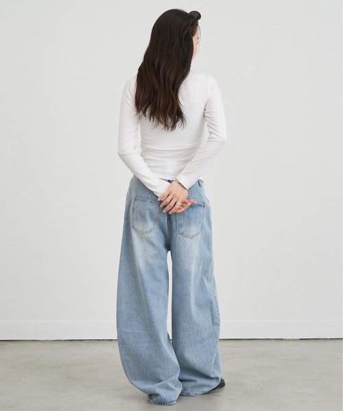 NUJOH(ヌゾ)の「Twist Detail Collar Long Sleeve Top / ツイストディテールカラーロングスリーブトップ(Tシャツ/カットソー・レディース・ブラック/アイボリー/チャコールグレー/ブラウン・FREE)」の20枚目の写真