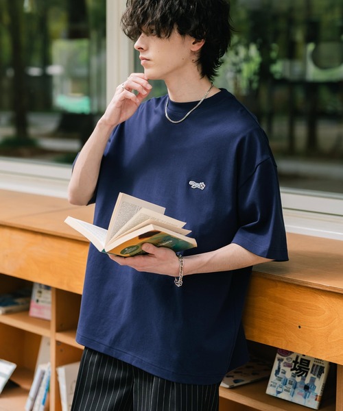 PENNEYS(ぺニーズ)の「PENNEYS 別注コラボオーバーサイズFOXワッペン刺繍半袖Tシャツ(Tシャツ/カットソー・メンズ・チャコール/ホワイト系/ブラック/ブルー/ベージュ/ホワイト/ピンク/ネイビー・L/M/XL)」の6枚目の写真