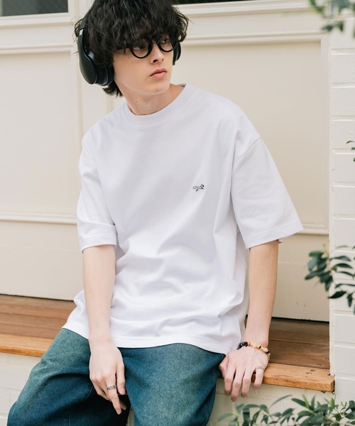 PENNEYS(ぺニーズ)の「PENNEYS 別注コラボオーバーサイズFOXワッペン刺繍半袖Tシャツ(Tシャツ/カットソー・メンズ・チャコール/ホワイト系/ブラック/ブルー/ベージュ/ホワイト/ピンク/ネイビー・L/M/XL)」の2枚目の写真