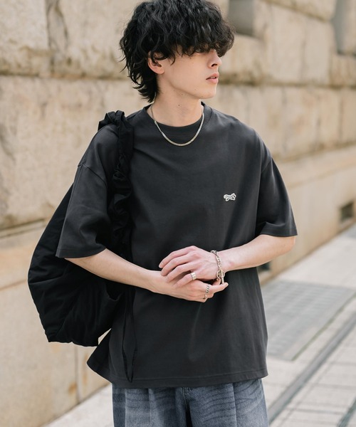 PENNEYS(ぺニーズ)の「PENNEYS 別注コラボオーバーサイズFOXワッペン刺繍半袖Tシャツ(Tシャツ/カットソー・メンズ・チャコール/ホワイト系/ブラック/ブルー/ベージュ/ホワイト/ピンク/ネイビー・L/M/XL)」の4枚目の写真