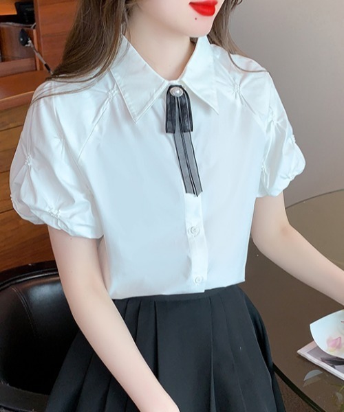 AMAJI(アマジ)の「半袖ブラウス パフスリーブ フロントボタン(シャツ/ブラウス・レディース・ホワイト・MEDIUM/LARGE/X-LARGE/SMALL)」の3枚目の写真
