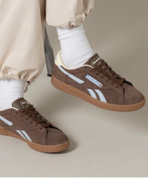 Reebok(リーボック)の「クラブシー グラウンズ UK / CLUB C GROUNDS UK(スニーカー・レディース・ブラウン・22.5cm/23.0cm/23.5cm/24.5cm/24.0cm/25.0cm/25.5cm/26.0cm/22.0cm)」の2枚目の写真