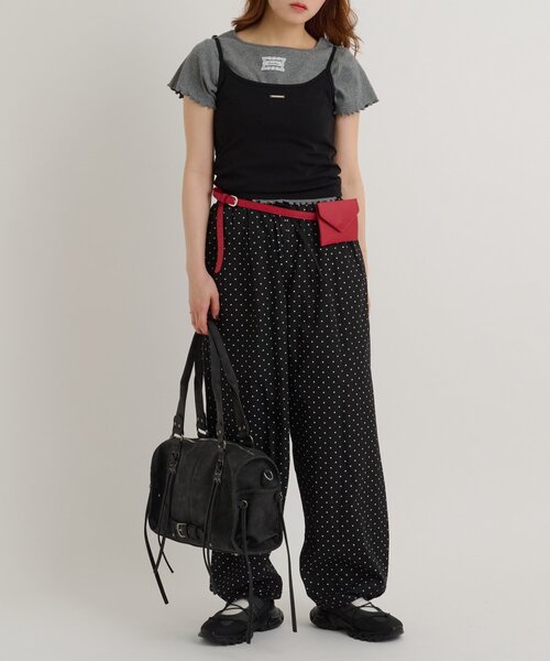 w closet(ダブルクローゼット)の「【5色展開】プレート付きキャミ 夏服(キャミソール・レディース・グリーン/ピンク/オフホワイト/ブルー/ブラック・FREE)」の21枚目の写真