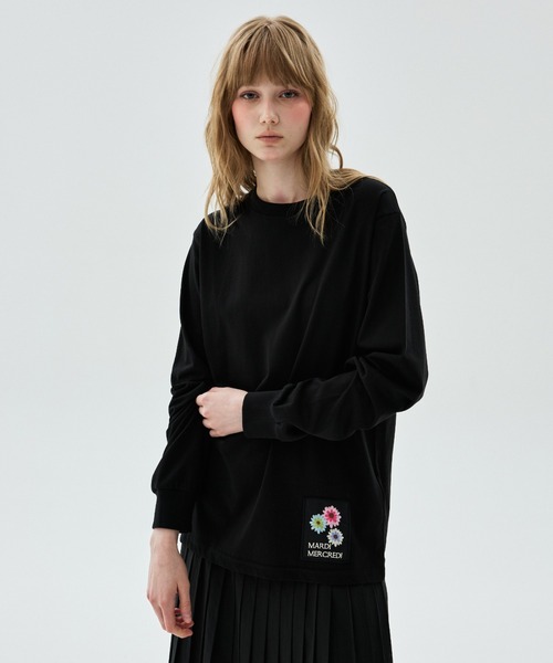 Mardi Mercredi（マルディメクルディ）の「TSHIRT LONG SLEEVE FLOWER PATCH / Tシャツ ロング スリーブ フラワー パッチ（Tシャツ/カットソー・レディース・ブラック/ホワイト・FREE）」の2枚目の写真