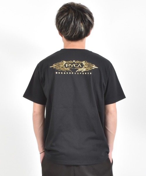 ムラサキスポーツ（ムラサキスポーツ）の「【ムラサキスポーツ限定】MURASAKI ムラサキ × RVCA ルーカ コラボレーション 半袖 Tシャツ BG04AP09（Tシャツ/カットソー・メンズ・ブラック系その他/ホワイト/ブラック系その他2・S/M/L）」の9枚目の写真