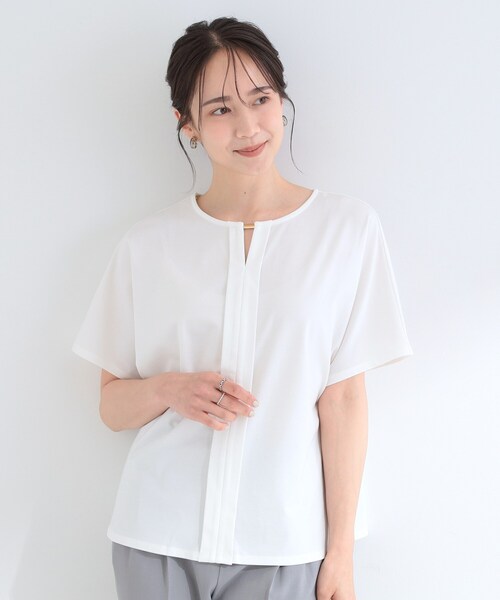 SHOO・LA・RUE(シューラルー)の「【ひんやり/UV/通勤】洗濯後しわになりにくい メタルポイントスキッパートップス(シャツ/ブラウス・レディース・オフホワイト/パープル/ネイビー・01/04/03/02)」の12枚目の写真