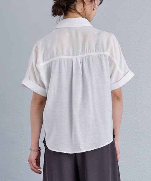 murea（ミュレア）の「レギュラーカラーラグラン半袖シャツ（シャツ/ブラウス・レディース・ブルー/アイボリー/ホワイト・FREE）」の6枚目の写真
