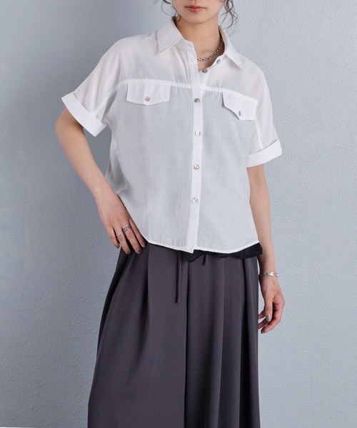 murea（ミュレア）の「レギュラーカラーラグラン半袖シャツ（シャツ/ブラウス・レディース・ブルー/アイボリー/ホワイト・FREE）」の7枚目の写真