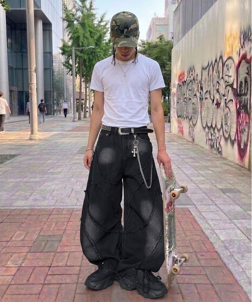 SPINNS(スピンズ)の「ブラックデニムワイドバルーンパンツ/カーブシルエット/切り替えデザイン/ユニセックス(その他パンツ・メンズ・ブラック/グレー・M/L)」の5枚目の写真