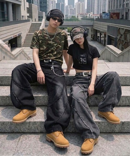 SPINNS(スピンズ)の「ブラックデニムワイドバルーンパンツ/カーブシルエット/切り替えデザイン/ユニセックス(その他パンツ・メンズ・ブラック/グレー・M/L)」の3枚目の写真