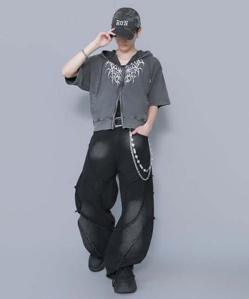 SPINNS(スピンズ)の「ブラックデニムワイドバルーンパンツ/カーブシルエット/切り替えデザイン/ユニセックス(その他パンツ・メンズ・ブラック/グレー・M/L)」の11枚目の写真