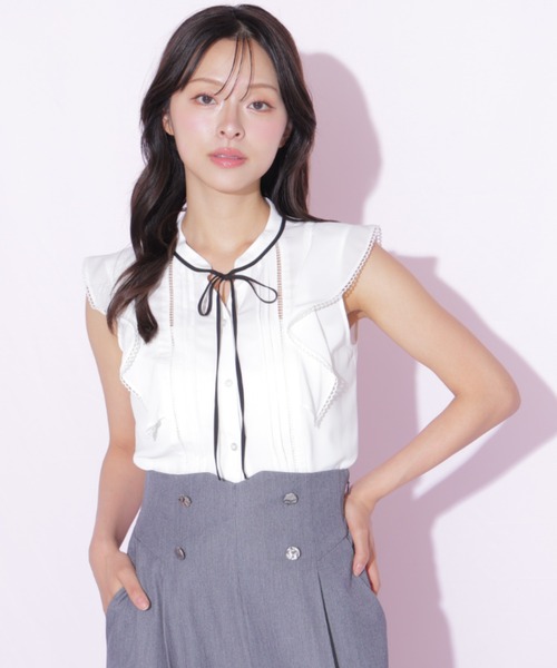 JILL by JILL STUART(ジルバイジルスチュアート)の「ハシゴレースフリル袖ブラウス(シャツ/ブラウス・レディース・ブルー/ホワイト/ホワイト系その他・FREE)」の2枚目の写真