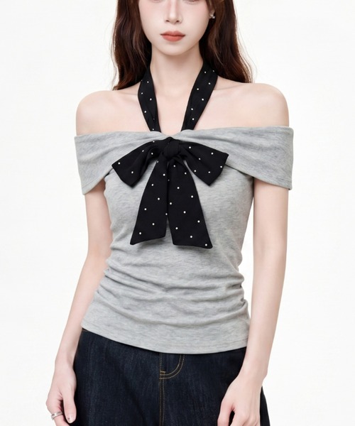 LUCPY(ラクピー)の「リボンオフショルダートップス(その他トップス・レディース・グレー・SMALL/LARGE/MEDIUM)」の1枚目の写真