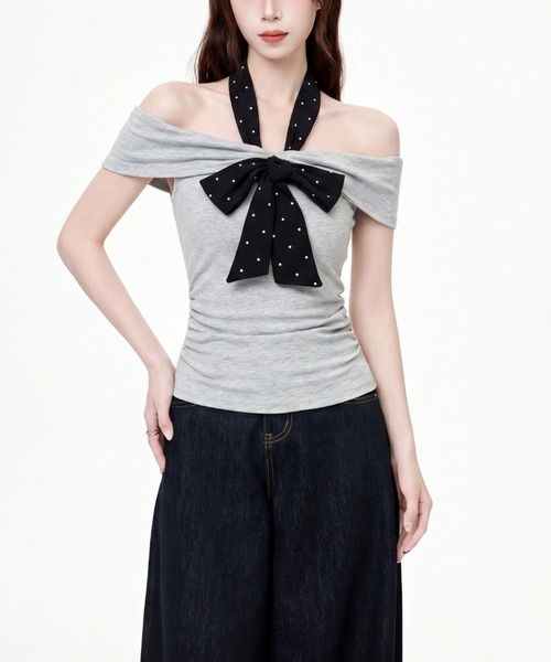 LUCPY(ラクピー)の「リボンオフショルダートップス(その他トップス・レディース・グレー・SMALL/LARGE/MEDIUM)」の3枚目の写真