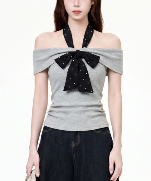 LUCPY(ラクピー)の「リボンオフショルダートップス(その他トップス・レディース・グレー・SMALL/LARGE/MEDIUM)」の4枚目の写真