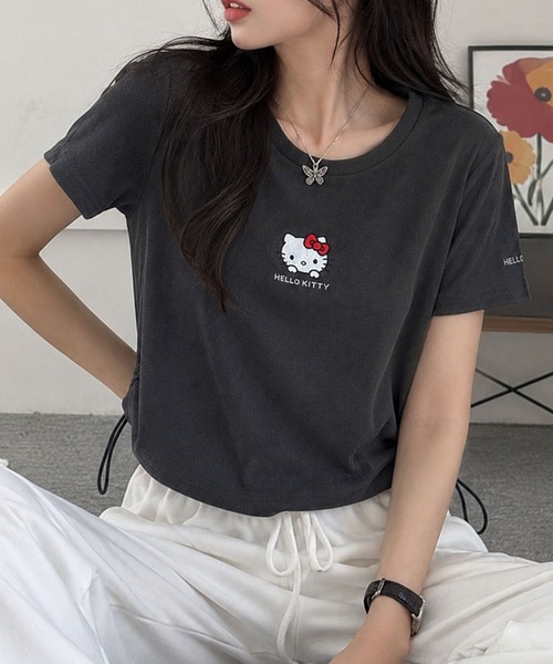 GLAMOROUS JANE(グラマラスジェーン)の「HELLO KITTY サイドドロストリブ半袖Tシャツ(Tシャツ/カットソー・レディース・チャコールグレー/ブラック/オフホワイト・FREE)」の6枚目の写真