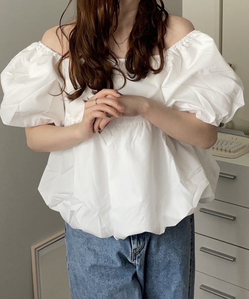 merrylatte(メリーラテ)の「2WAY オフショルダー ボリューム 半袖 ブラウス【NOUA】(シャツ/ブラウス・レディース・イエロー/ホワイト・FREE)」の1枚目の写真