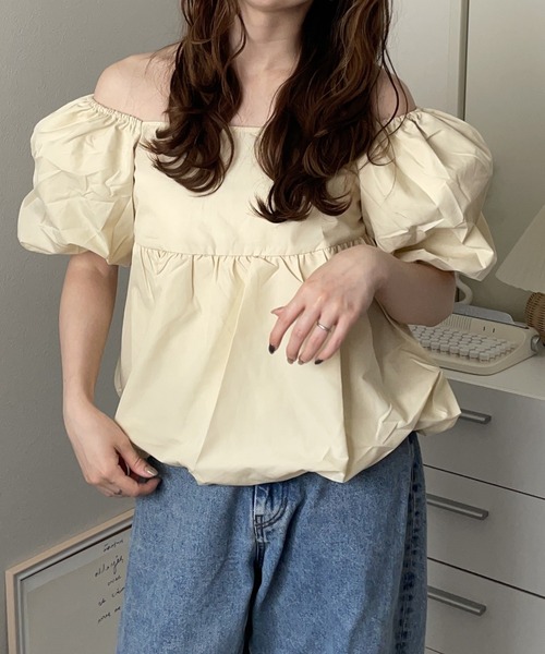 merrylatte(メリーラテ)の「2WAY オフショルダー ボリューム 半袖 ブラウス【NOUA】(シャツ/ブラウス・レディース・イエロー/ホワイト・FREE)」の2枚目の写真