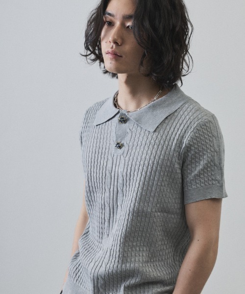 Shoowtime（ショウタイム）の「Floral Button Jacquard Knit Polo Short Sleeve Pullover / フラワーボタンジャガードクロップドニットポロ半袖プルオーバー（ニット/セーター・メンズ・ブラック/グレー・MEDIUM/LARGE/X-LARGE）」の2枚目の写真