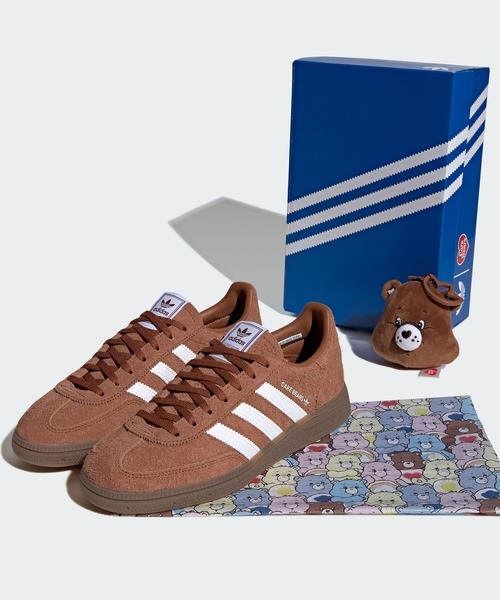 adidas(アディダス)の「ケアベア × アディダス ハンドボール スペツィアル / CARE BEARS X ADIDAS HANDBALL SPEZIAL / アディダスオリジナルス adidas Originals(スニーカー・レディース・ブラウン・25.0cm/24.5cm/24.0cm/23.5cm/23.0cm/22.5cm/29.0cm/28.5cm/28.0cm/27.5cm/27.0cm/26.5cm/26.0cm/25.5cm/22.0cm)」の1枚目の写真