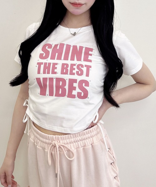 INGNI(イング)の「ラインストーン飛ばしロゴTシャツ(Tシャツ/カットソー・レディース・ブラック×ホワイト/ピンク系7/ホワイト×ブラック/ブラック×ピンク/ホワイト×ピンク・M)」の2枚目の写真