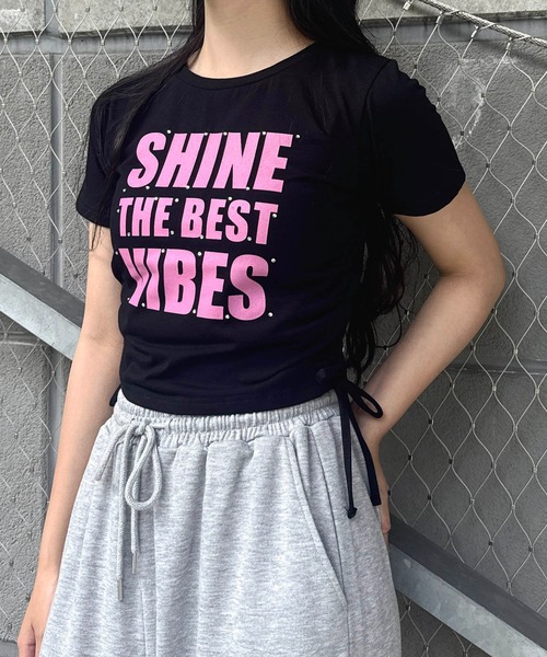 INGNI(イング)の「ラインストーン飛ばしロゴTシャツ(Tシャツ/カットソー・レディース・ブラック×ホワイト/ピンク系7/ホワイト×ブラック/ブラック×ピンク/ホワイト×ピンク・M)」の4枚目の写真