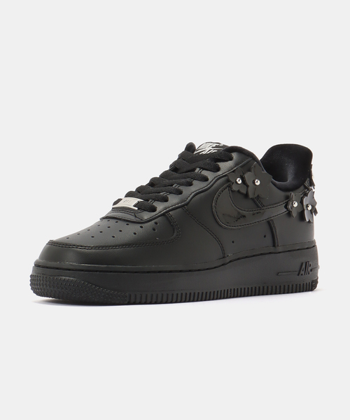 NIKE(ナイキ)の「NIKE WMNS AIR FORCE 1 '07 IR8637-001(スニーカー・レディース・ブラック・25cm/24.5cm/24cm/23.5cm/23cm/22.5cm)」の5枚目の写真