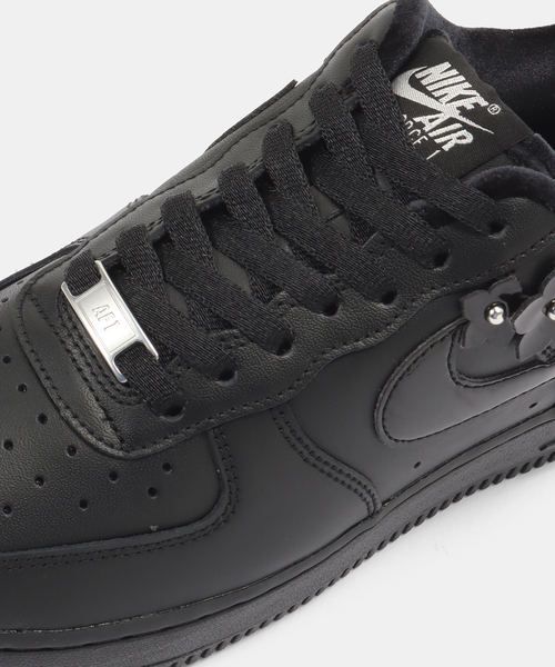 NIKE(ナイキ)の「NIKE WMNS AIR FORCE 1 '07 IR8637-001(スニーカー・レディース・ブラック・25cm/24.5cm/24cm/23.5cm/23cm/22.5cm)」の2枚目の写真