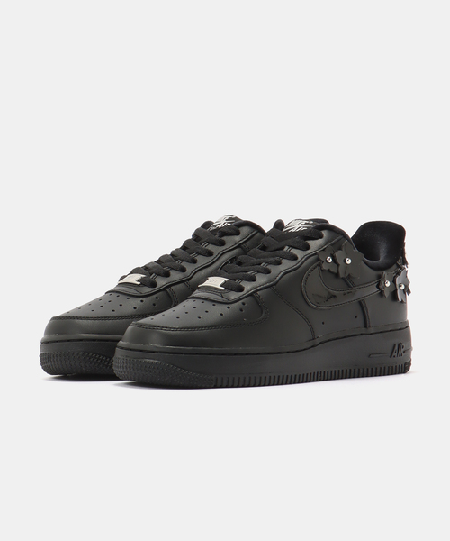NIKE(ナイキ)の「NIKE WMNS AIR FORCE 1 '07 IR8637-001(スニーカー・レディース・ブラック・25cm/24.5cm/24cm/23.5cm/23cm/22.5cm)」の3枚目の写真