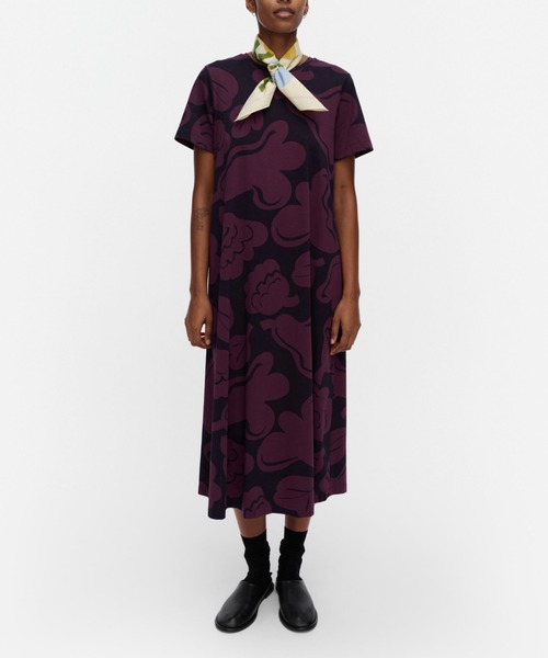 marimekko(マリメッコ)の「Pisteinen Kukasta kukkaan / dress(ワンピース・レディース・ダークパープル・SMALL)」の1枚目の写真