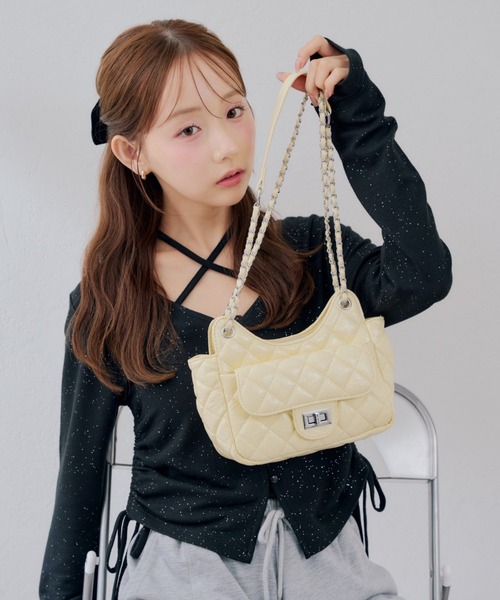 continuer de NICE CLAUP(コンティニューデナイスクラップ)の「キルティングショルダーバック(ショルダーバッグ・レディース・ブラック/ホワイト/イエロー・FREE)」の1枚目の写真