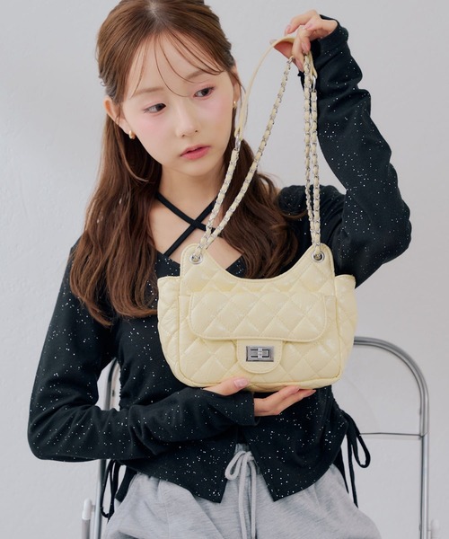 continuer de NICE CLAUP(コンティニューデナイスクラップ)の「キルティングショルダーバック(ショルダーバッグ・レディース・ブラック/ホワイト/イエロー・FREE)」の5枚目の写真