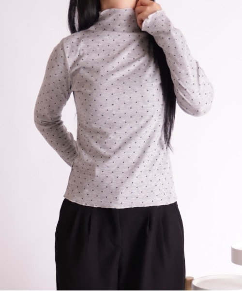 Vini(ヴィニ)の「ピンドット柄ハイネックメロウカットソー(Tシャツ/カットソー・レディース・グレー/ホワイト・MEDIUM)」の7枚目の写真