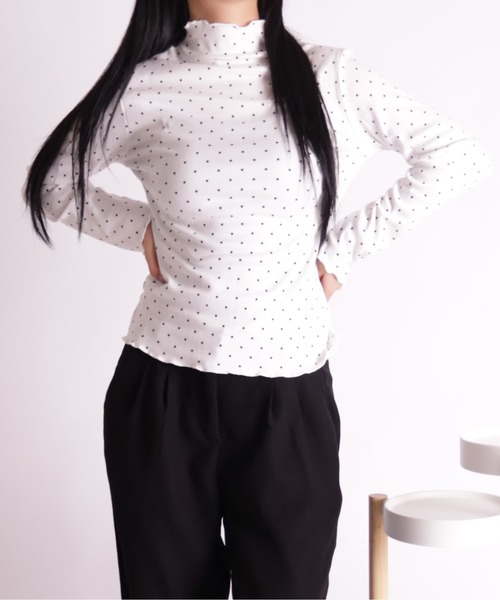 Vini(ヴィニ)の「ピンドット柄ハイネックメロウカットソー(Tシャツ/カットソー・レディース・グレー/ホワイト・MEDIUM)」の3枚目の写真