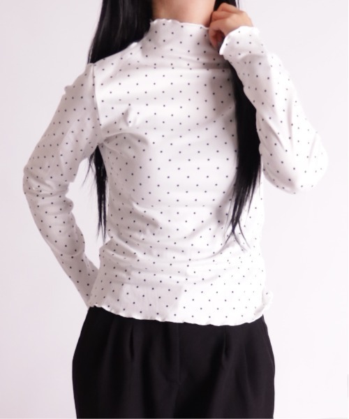 Vini(ヴィニ)の「ピンドット柄ハイネックメロウカットソー(Tシャツ/カットソー・レディース・グレー/ホワイト・MEDIUM)」の4枚目の写真