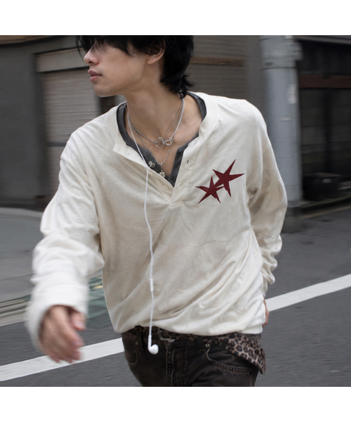 GRAVER ORDINARY（グレイバーオーディナリー）の「[ODNR UNISEX] Small Twins Star ヘンリーネック ロングスリーブ 長袖Tシャツ_3color（Tシャツ/カットソー・レディース・ブラック/チャコール/ベージュ・LARGE/MEDIUM）」の3枚目の写真