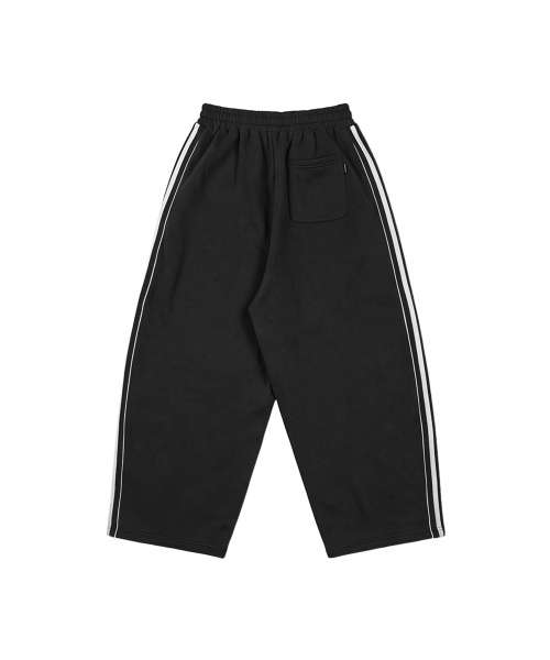 URBANAGE（アーバンエイジ）の「ワンタックカーブドワイドトラックパンツ_ブラック（スウェットパンツ・レディース・その他・MEDIUM/LARGE/X-LARGE）」の5枚目の写真
